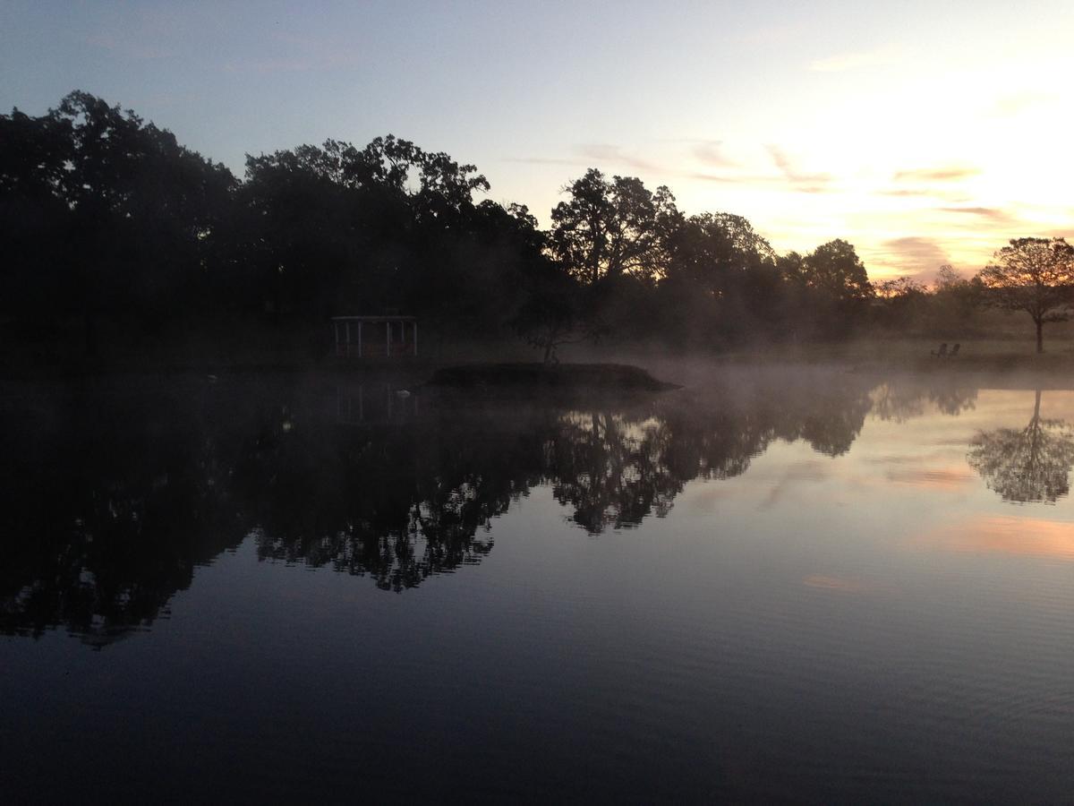 Swan Song Inn Marshfield 外观 照片