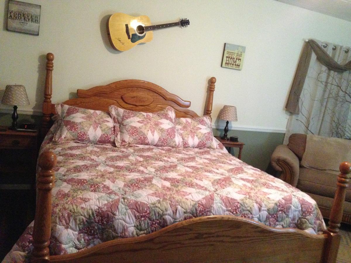 Swan Song Inn Marshfield 外观 照片